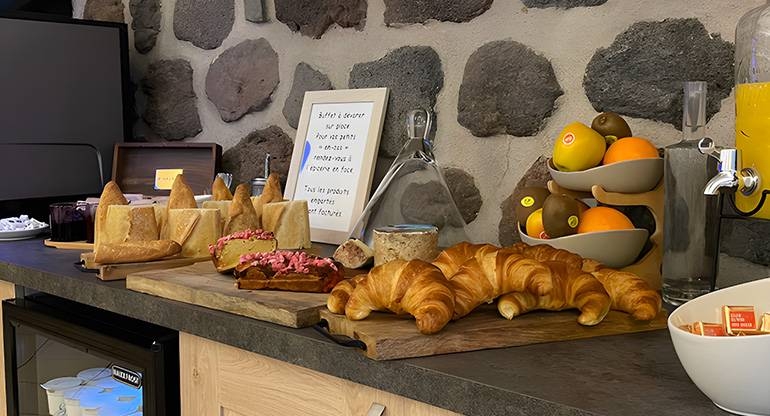 Chambres d'Hôtes - Gîte Le Bouchet Saint Nicolas - Auberge Du Couvige - restaurant LE BOUCHET-SAINT-NICOLAS - gr 65 chemin de compostelle étapes