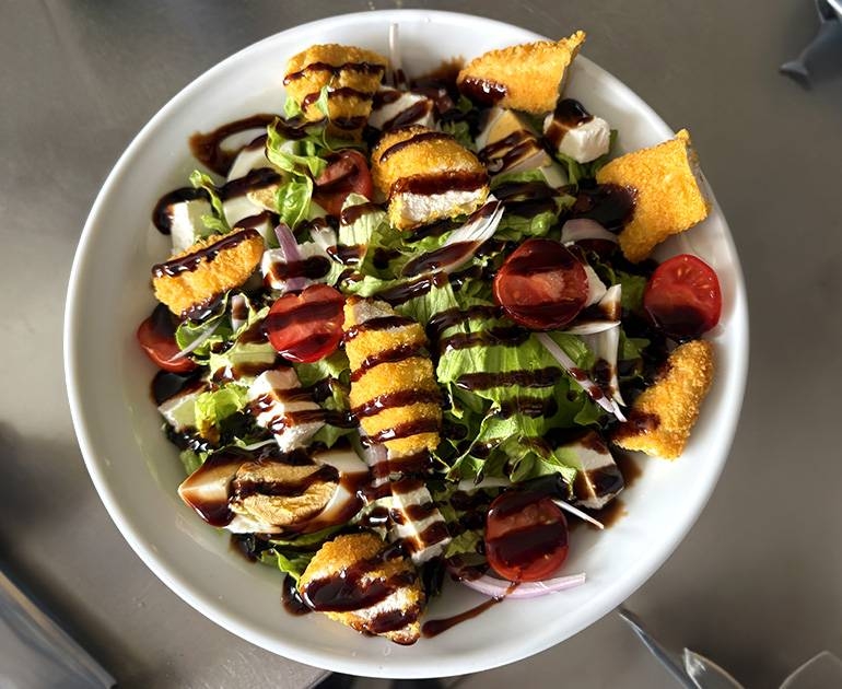 Le restaurant - Auberge Du Couvige - restaurant LE BOUCHET-SAINT-NICOLAS - Restaurant lac du Bouchet - Le Bouchet Saint Nicolas gite