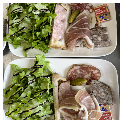 Le restaurant - Auberge Du Couvige - restaurant LE BOUCHET-SAINT-NICOLAS - Restaurant lac du Bouchet - restaurant a faire LE BOUCHET-SAINT-NICOLAS